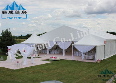 Beständiges Hochzeitsempfang-Zelt-UVeinfaches abgebaut mit Dekoration nach innen